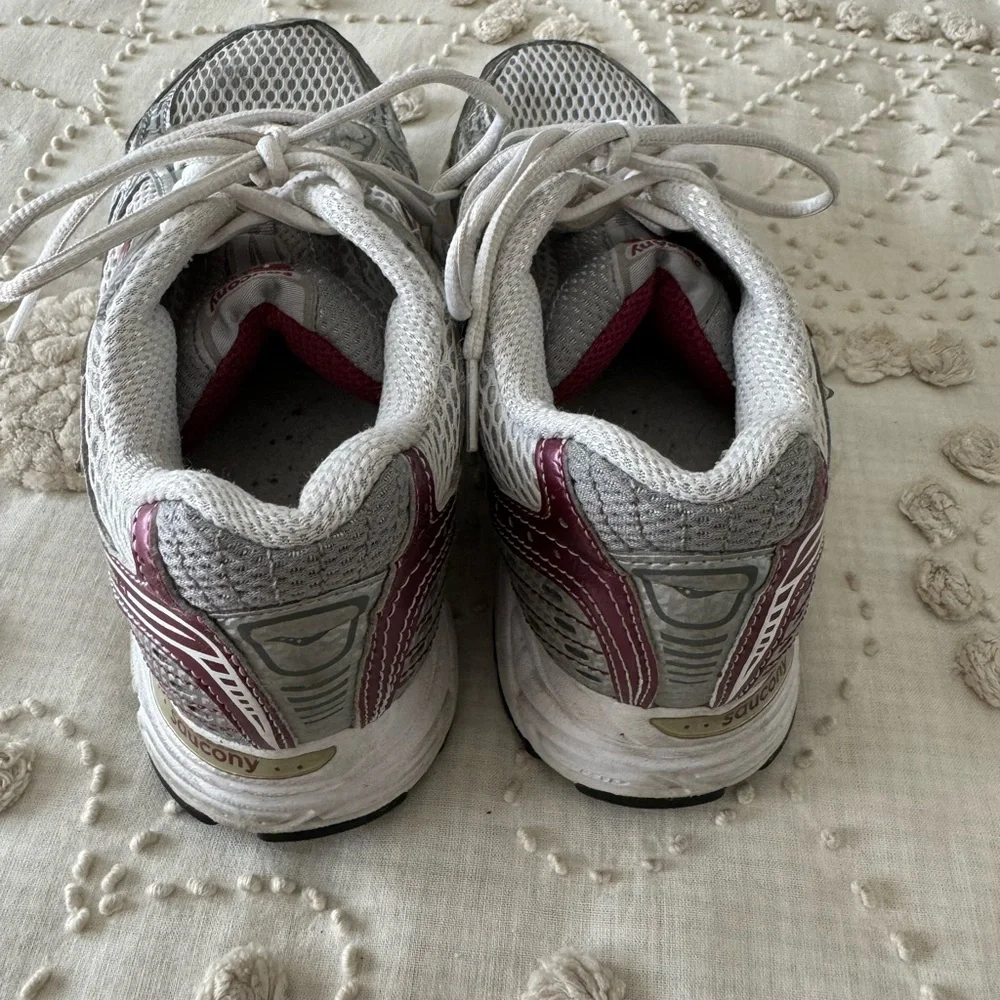 Saucony tennis shoes, 7.5 - Picture 5 of 7